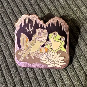 Disney Couples Mystery Pin | Tiana & Naveen